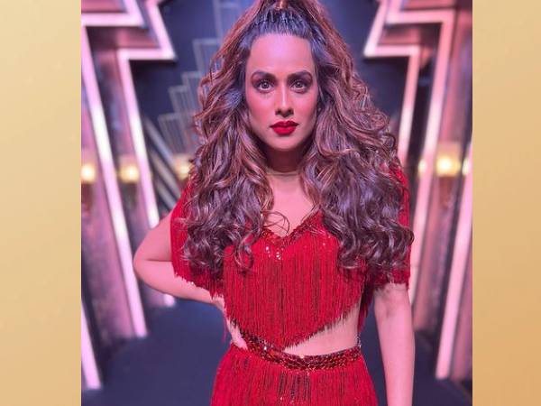 सांवली लड़कियों के लिए नहीं होते ब्राइट कलर!