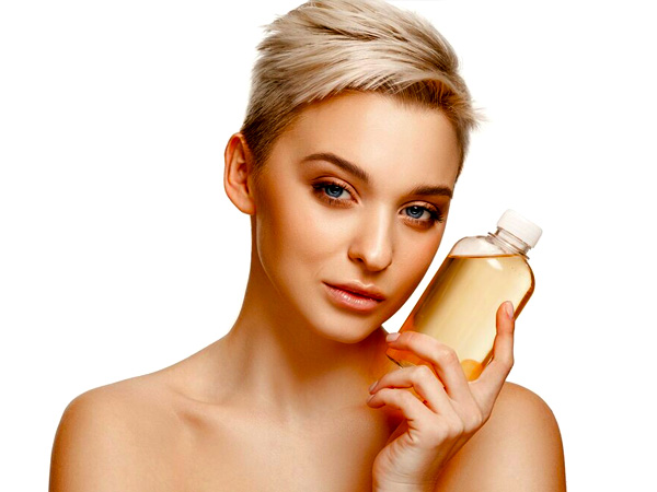 मिथक 6- फेस ऑयल को सिर्फ सर्दियों में इस्तेमाल करना चाहिए