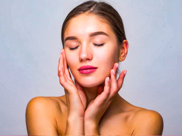 हाइड्रेटिंग टोनर से करें स्किन को टोन