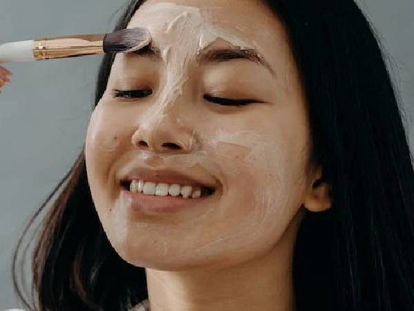 नए स्किन केयर रूटीन को करें इग्नोर