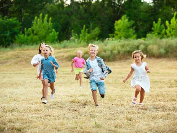 बचपन में खेलने से न रोके बच्चों के कदम