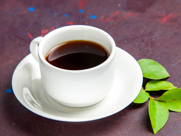 आप किस प्रकार की चाय को दोबारा गर्म कर सकते हैं?