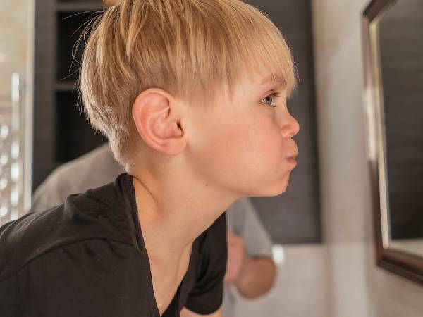 नमक पानी के गरारे हैं फायदेमंद 