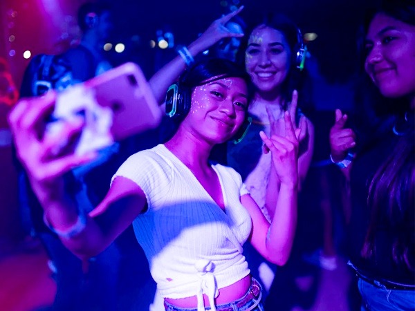 सेल्फी फीवर इस पीढ़ी के लिए जानलेवा, टेक्टाइल हलुसिएशन- 