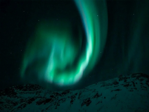 पृथ्वी के इंटरनल मैग्नेटिक फील्ड को मैग्नेटोस्फीयर कहते हैं 