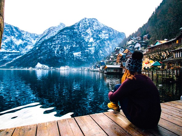 हर्बल टी और प्रोटीन पाउडर रखें