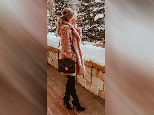 लेदर जैकेट और हुडी फैशन स्टेटमेंट 