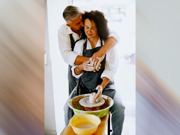  वयस्कों का नहीं किया जाता सम्मान 