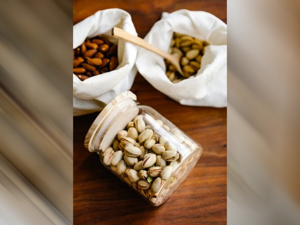 आप पिस्ता को इन फूड स्टफ में डालकर खाने का आनंद ले सकते हैं- 