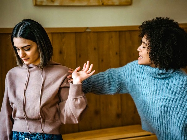 उनकी हर बात पर विश्वास ना करें