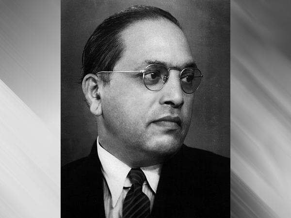 डॉ बीआर अंबेडकर अध्यक्ष थे 