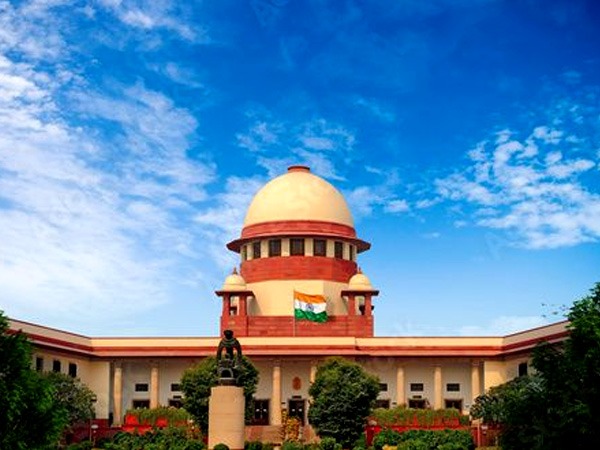 भारतीय संविधान को 1949 में संविधान सभा ने अपनाया 