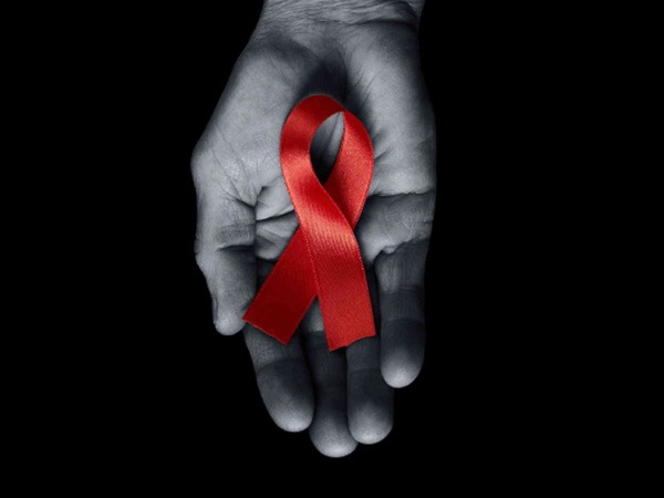 विश्व एड्स दिवस 2022: एचआईवी और एड्स के लक्षण