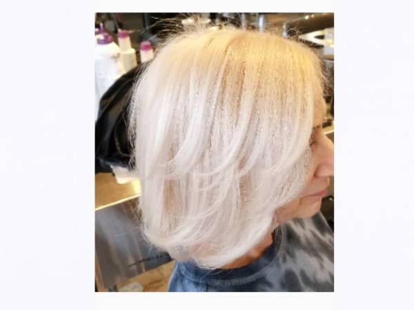 शॉर्ट लेयर्ड हेयर कट