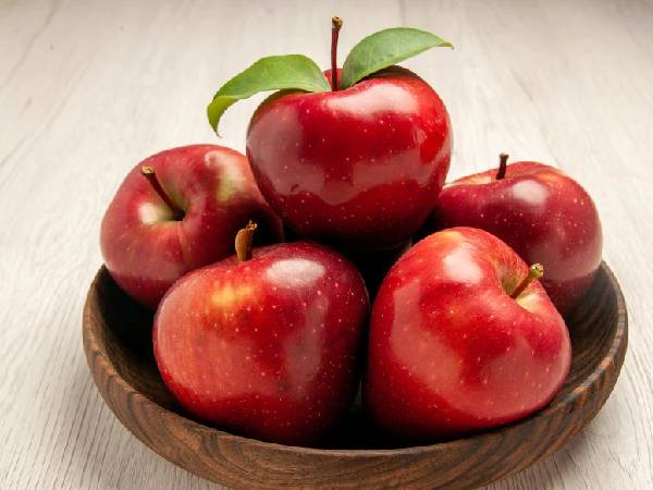 लाल रंग के फल और सब्जी