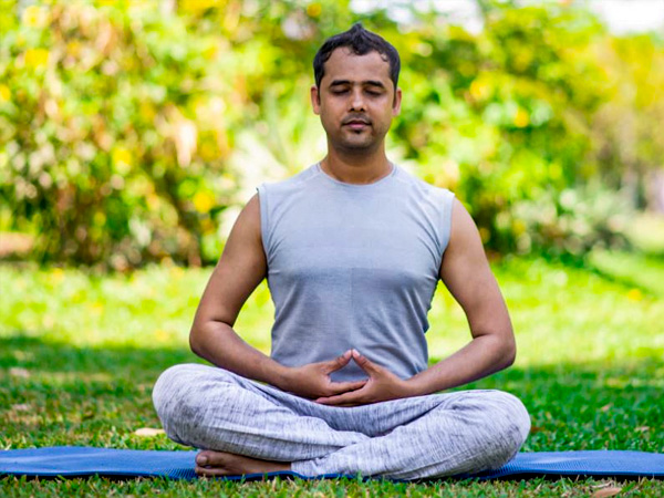 करें ध्यान व योग