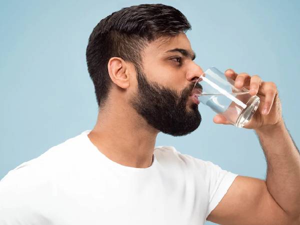 सुबह खाली पेट पिएं गुनगुना पानी