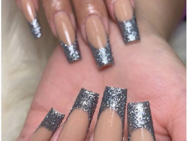 ग्लिटर नेल आर्ट