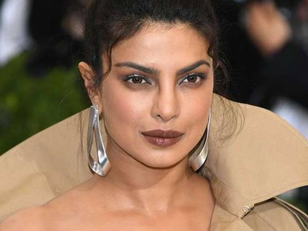 चॉकलेटी लिप्स चॉकलेटी लिप्स