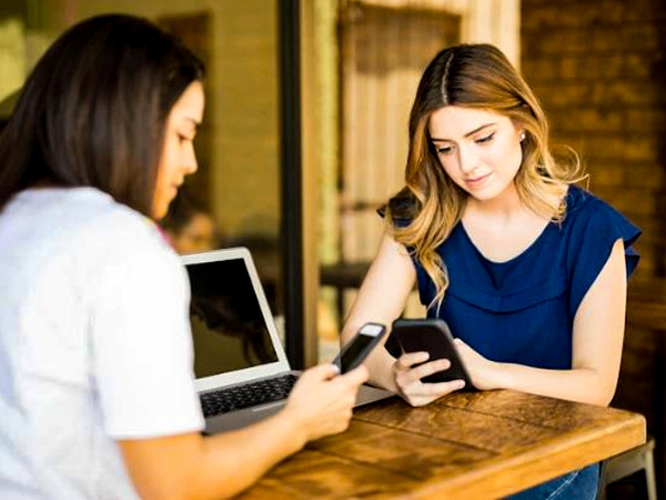 दूसरों से बातचीत में दिलचस्पी ना लेना