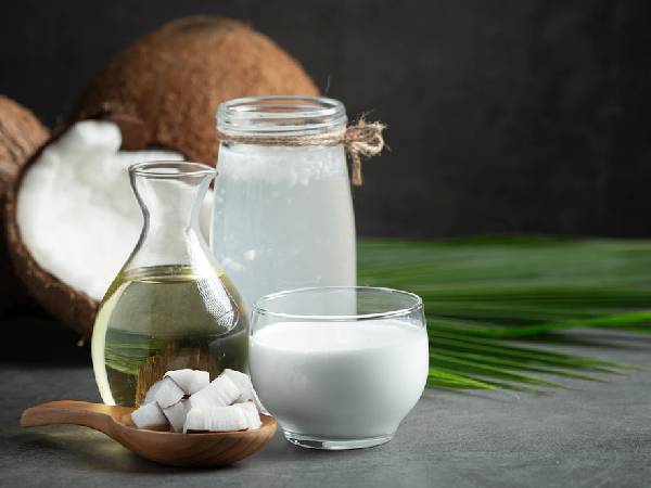 ओटमील, नारियल और दूध ओटमील, नारियल और दूध