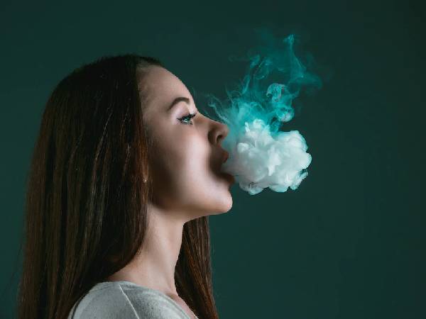 बच्चों का स्मोकिंग करने का कारण