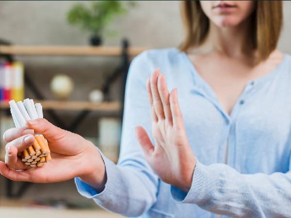 बच्चों को स्मोकिंग से ऐसे रखें दूर