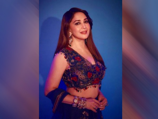 माधुरी डांसिंग वीडियो, वायरल ट्रेंड संग रहती हैं अपडेट 