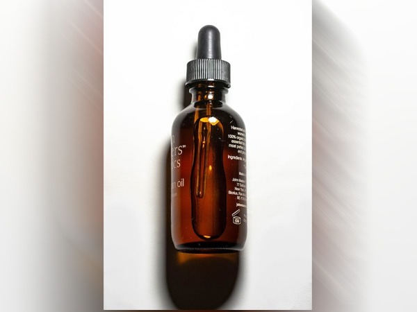 बॉडी खुद प्रोड्यूस करती है हाइलूरोनिक एसिड 