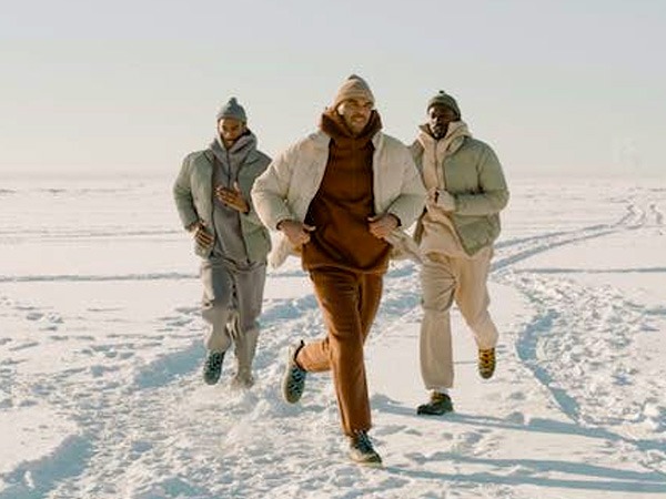 किसी साथी के साथ जाओ