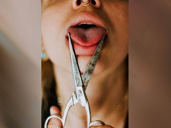 किसी की लाइफ पर हुक्म मत चलाएं 