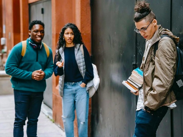 दूसरे के दर्द के साथ सहानुभूति रखें