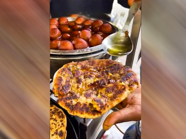 गुलाब जामुन पराठा