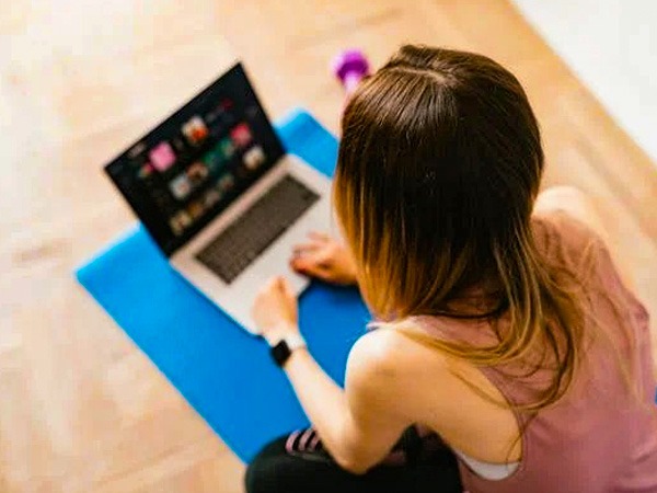 2- सोशल मीडिया से ब्रेक लें