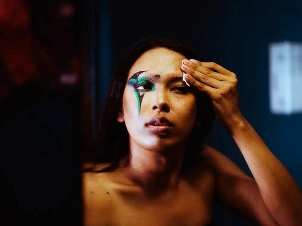 आंखों के मेकअप हटाने के लिए नहीं है सेफ