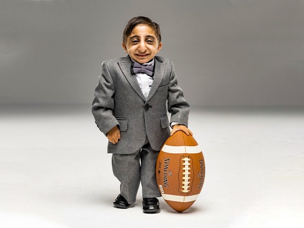 अफशीन ईरानी नागरिक हैं