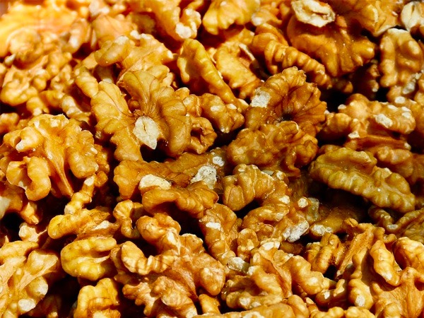 अखरोट का ओमेगा -3 फैट स्ट्रेस कम करता है