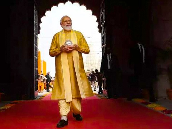  पीएम का झुकाव लिनेन और खादी कुर्ते