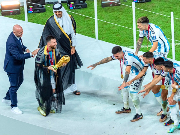 मेसी को कतर के अमीर की तऱफ से मिला सम्मान मेसी को कतर के अमीर की तऱफ से मिला सम्मान