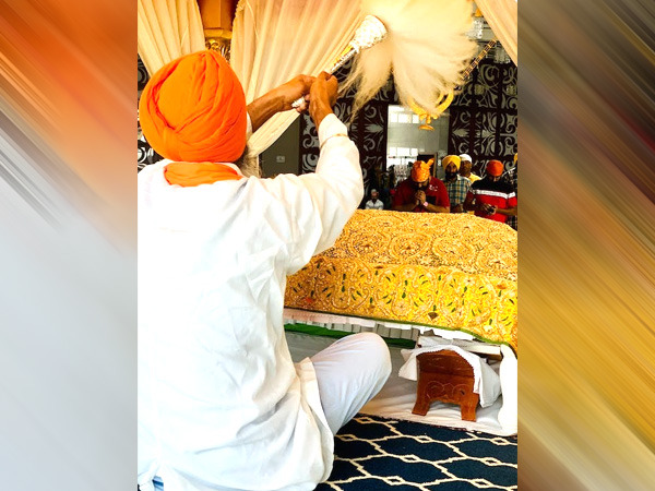 गुरु ग्रंथ साहिब को एक स्थायी सिख गुरु के रूप में घोषित किया 