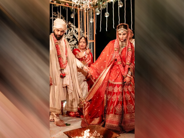 मौनी रॉय की टेंपल ज्वैलरी