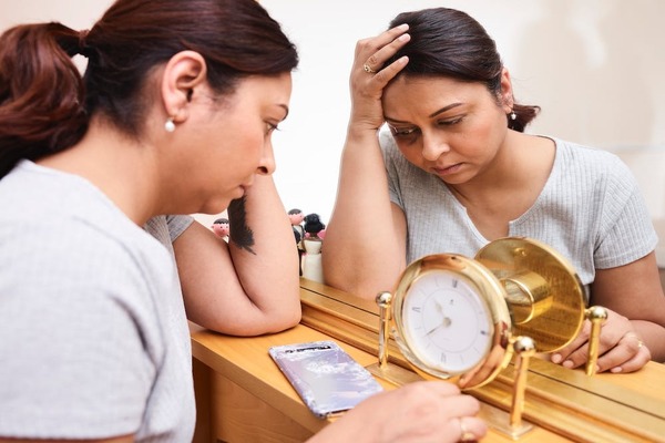 Burnout: बर्नआउट के शुरूआती लक्षण क्या है ?