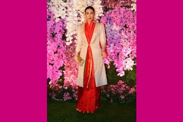 सर्दियों में साड़ी का अलग ही चार्म, इन विंटर आउटफिट से करें कैरी 