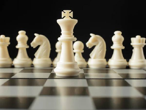 5. चेस खेलना 