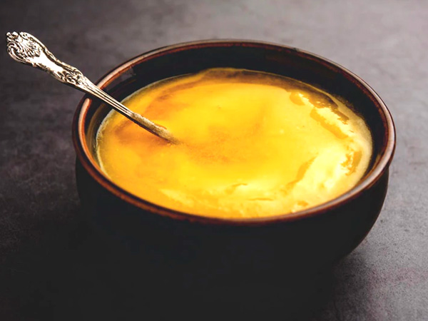 अपने खाने में देसी घी को शामिल करें