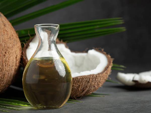 4. चीनी, नारियल तेल का स्क्रब