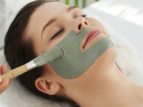 4. तिल का तेल, आटा और हल्दी पाउडर: 