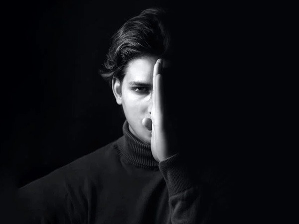 धंसी हुई आंखें कारण बनती हैं-