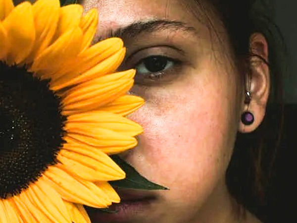 धंसी हुई आंखें किस वजह से होती है ?