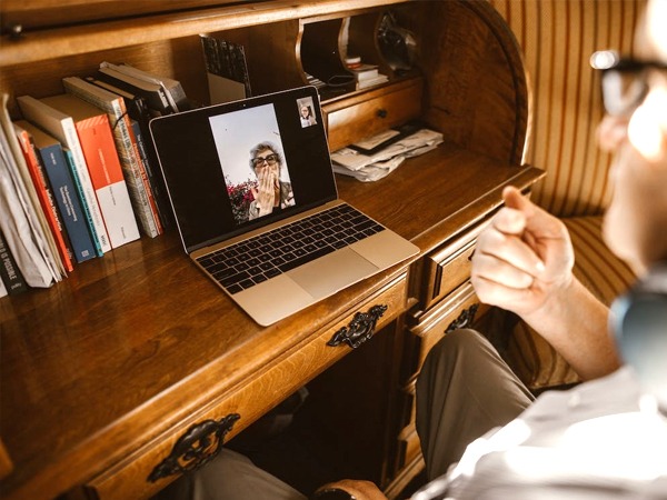 घर पर सीसीटीवी कैमरे लगवाएं